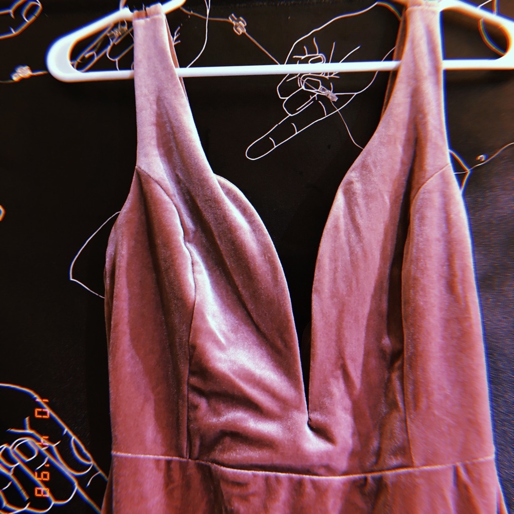 🥀 VELVET ROSE DRESS 🥀 - Picture 3 of 4